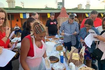 Animado concurso de repostería en el Caserío de Gando (Foto TA)